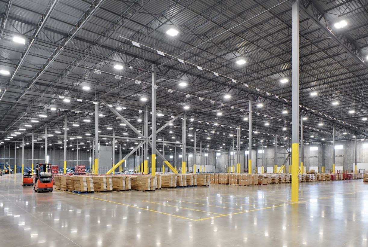 Clear Span Industrial Steel Building Design - Interior with pallets