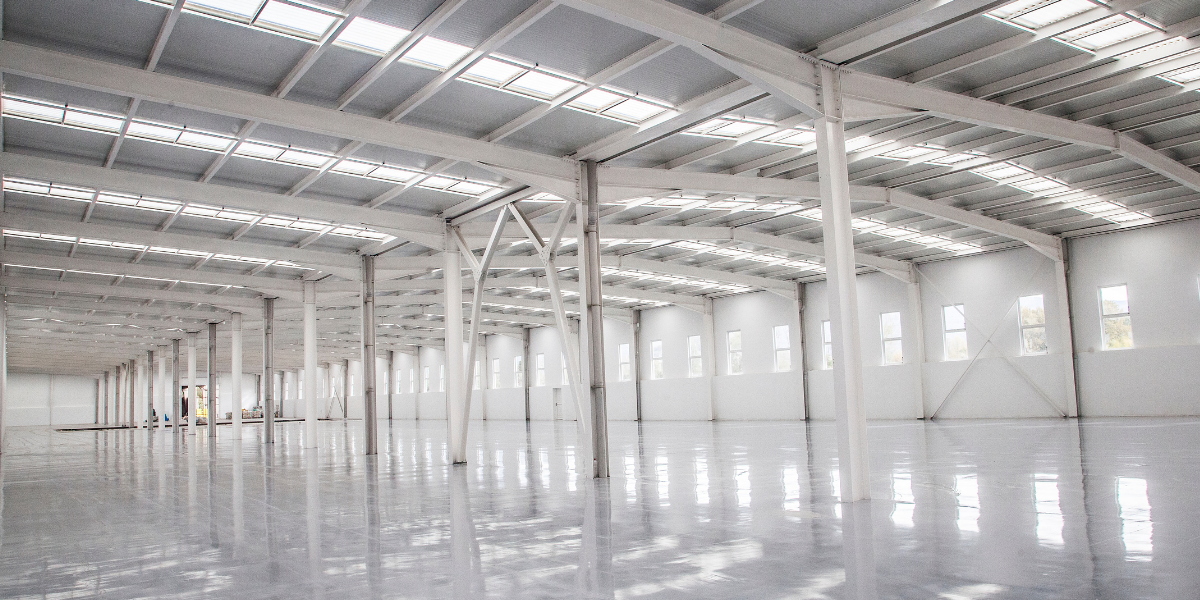 Wide span warehouse interior